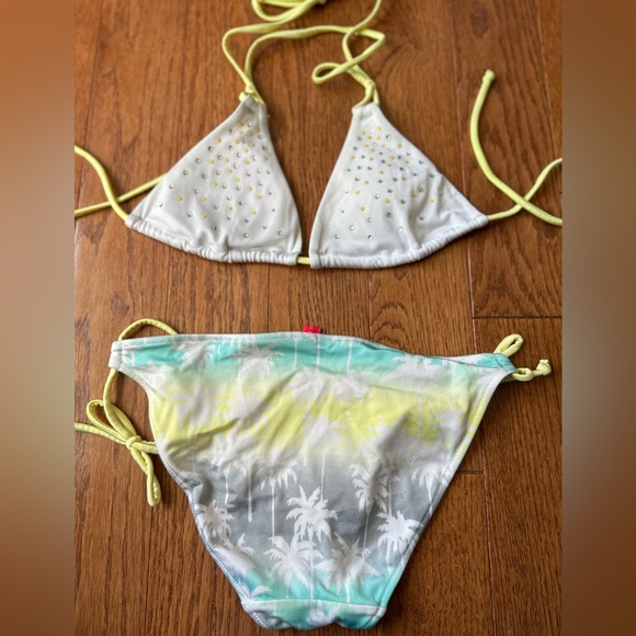 Rare Victoria’s Secret triangle bikini - Picture 3 of 7